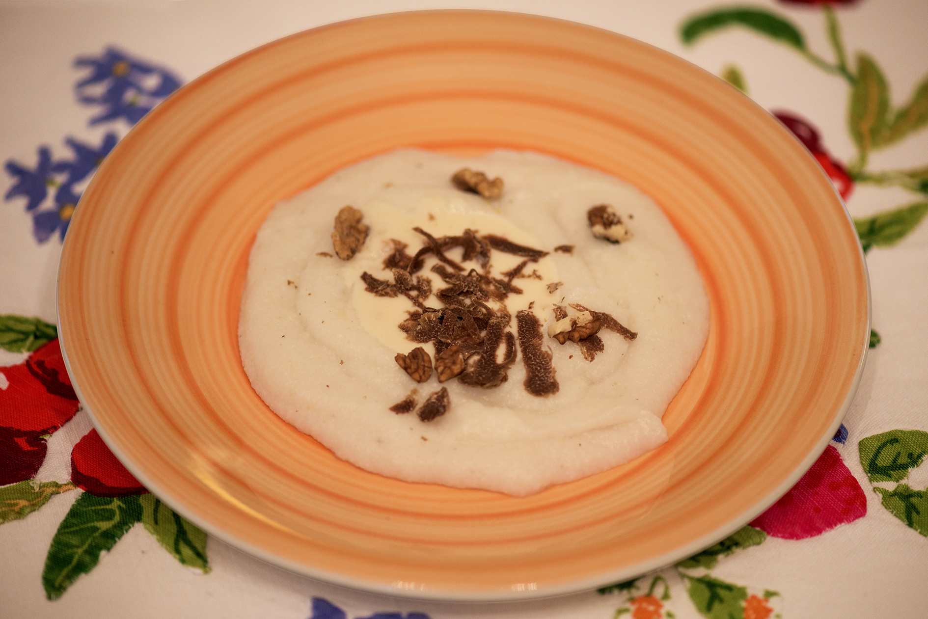 Biancoperla corn-based cream with a fondue of cheese, truffle and nuts
