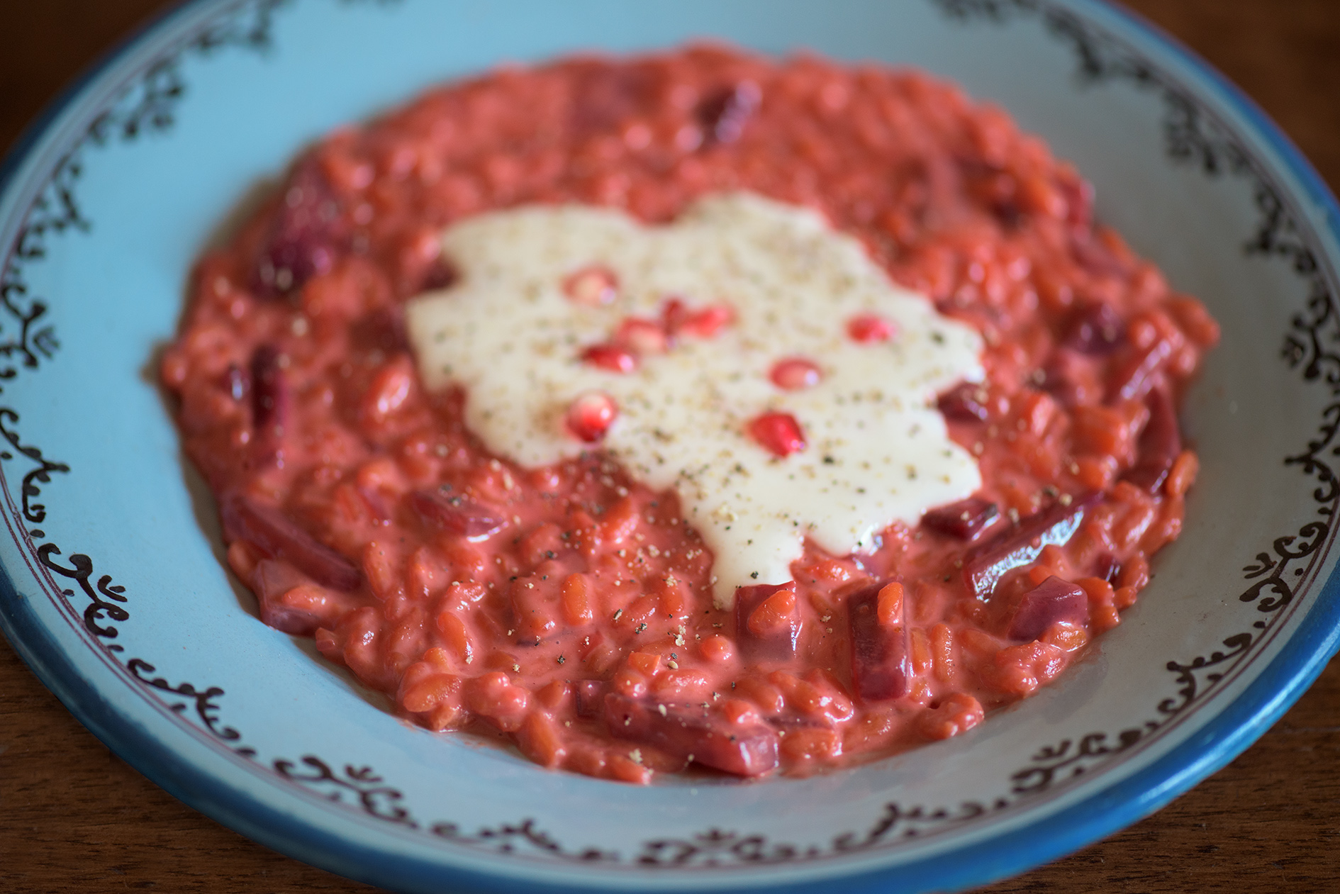 Risotto with beetroot and smoked cheese fondue