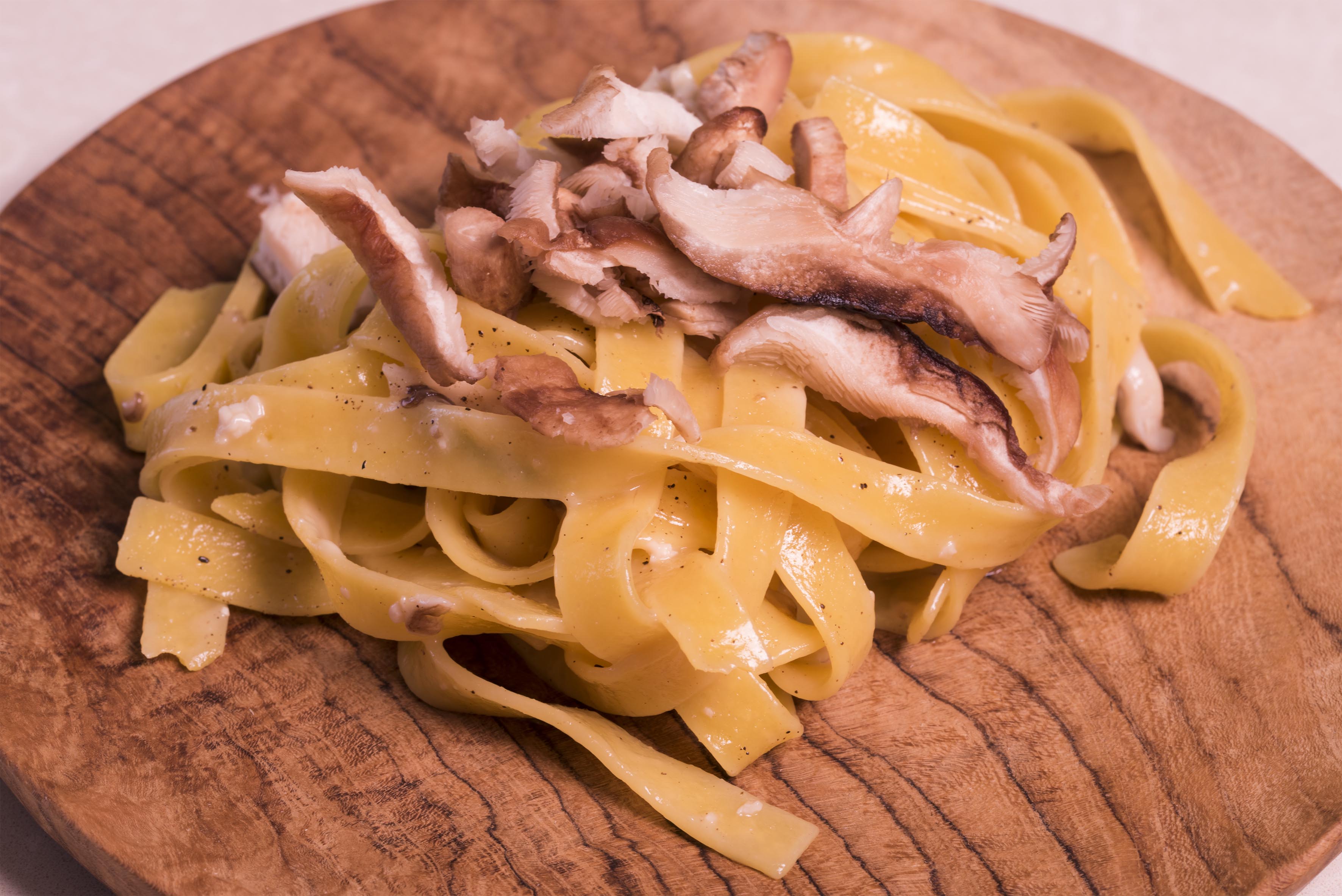 Tagliatelle senza glutine con camembert e funghi shiitake